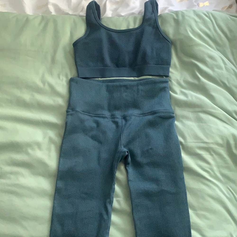 Fabletics leggings and bra